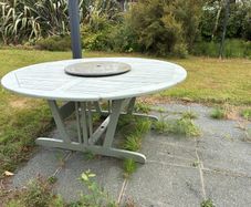 6ft diameter wooden table