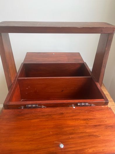 Vintage shoe cleaning stand