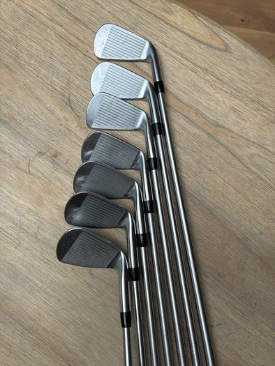 Titleist Golf left handed 718 combo Irons 4-Pw