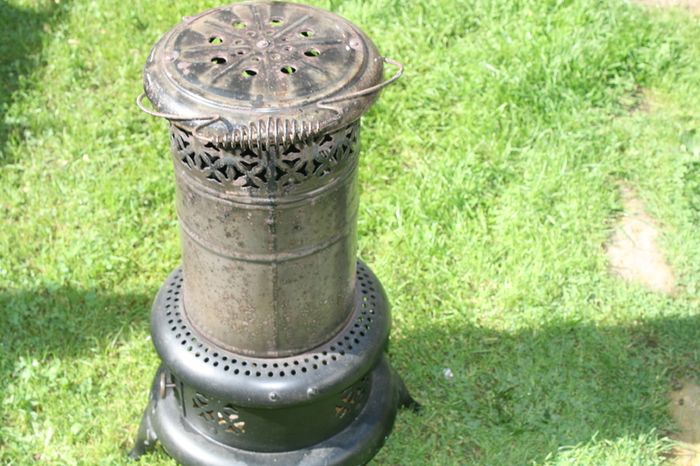 Vintage Valor 525r Paraffin Heater Bargeware Design (in working order)