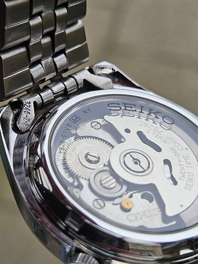 Watch Seiko 5 Automatic.