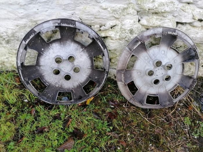 Toyota avensis hubcap trim that fits to your rims