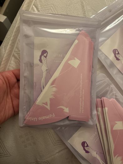 Paper "stand and pee" for girls