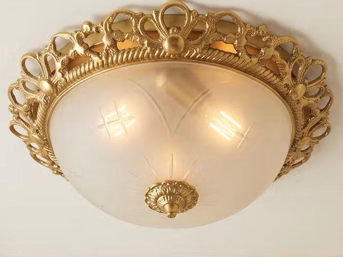Nice simple low profile ceiling light