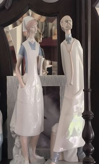 Beautiful Vintage Porcelain Statues Collectible Lladro Medical Pair Nurse and Doctor