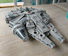 Star Wars Millennium Falcon 75105