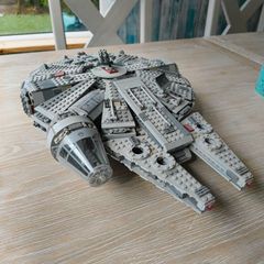 Star Wars Millennium Falcon 75105