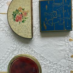 Vintage powder puff containers x4