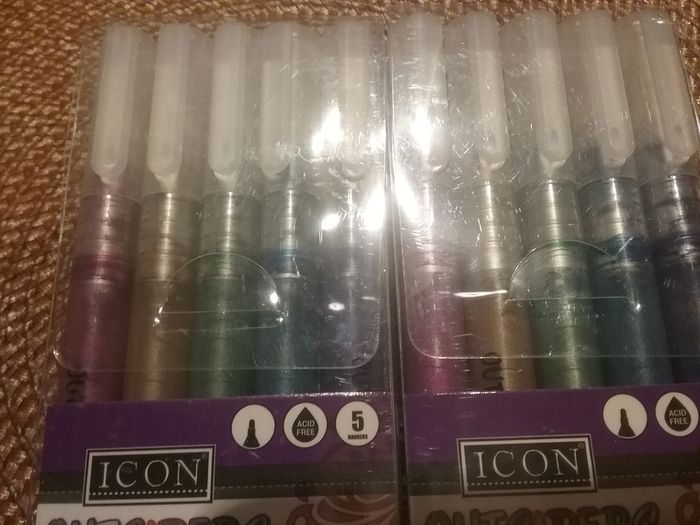 New outsiders Metallic markers 2 packs of 5