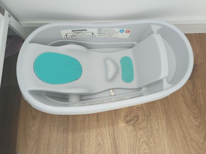 Baby bath tub