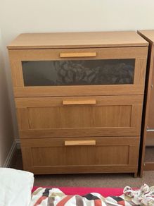 chest of drawers