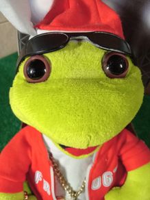 2005 Hip Hop FROGZ Dances & Sings "In Da Club" by 50 cent