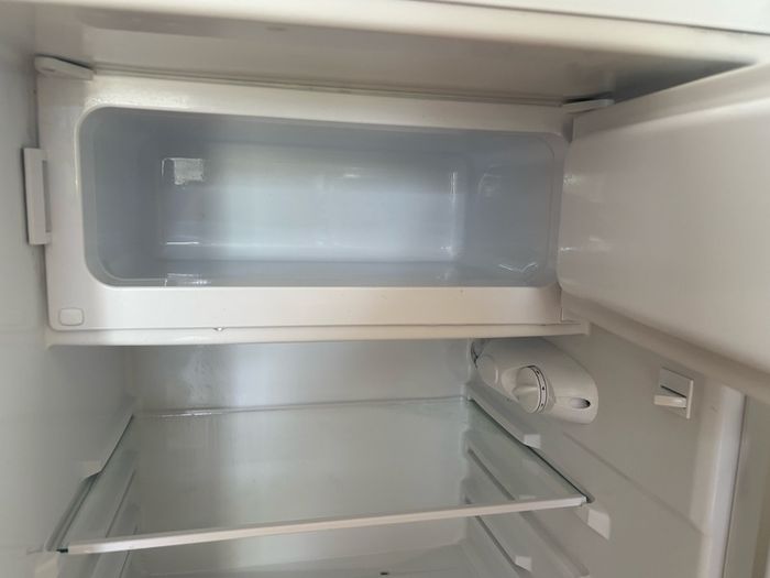 Essentials fridge/freezer