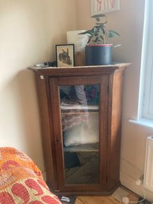 Corner cabinet