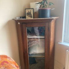 Corner cabinet