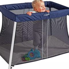 Lightweight travel cot