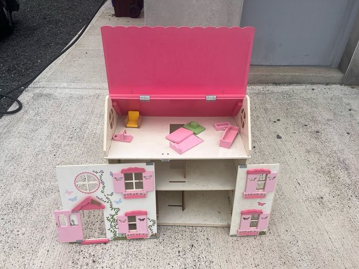 Free Doll House - project