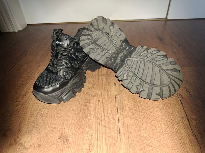 Brand NEW Even&Odd chunky trainers size 3