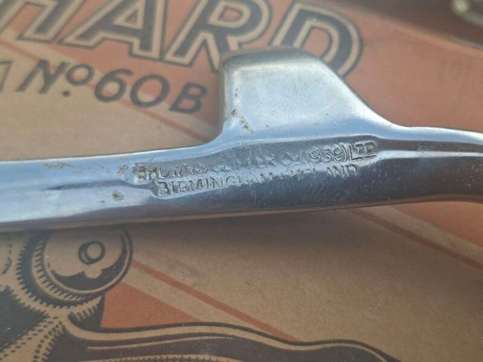 Vintage 1930's Chard No. 60B Hair Clipper set, produced by Brown's Clipper Co in the UK
