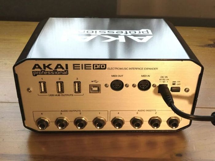 Akai eie pro Professional Audio/MIDI Interface with USB 2.0 Hub
