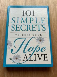 101 Simple Secrets to Keep Your Hope Alive by Betsy Williams