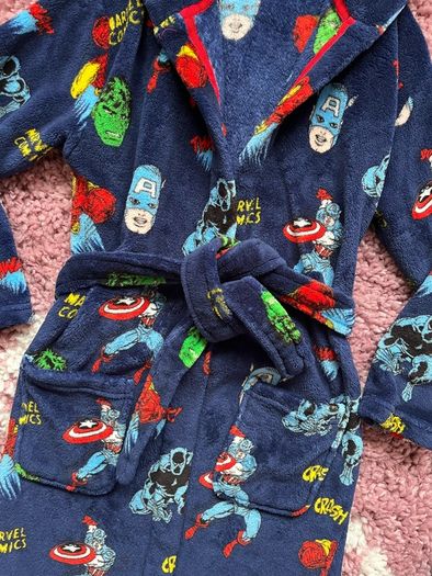M&S Marvel Avengers Fleece Dresssing Gown 10-11 Years - As New