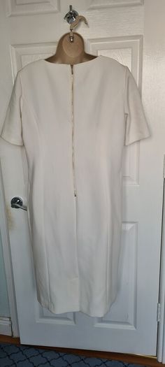 Gorgeous Heavy White Shift with Gold Accessories from Gold size 16