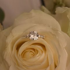 2ct Diamond cushion ring, 14kt gold
