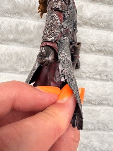 2002 Lord Of The Rings The Two Towers Rohirrim Action Figure approx. 16 cm. Used Damaged Loose legs Please see photos