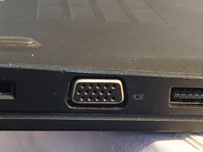 DELL Latitude 5490, Intel Core i5-7300U CPU, 2.71GHz. 8GB Ram, 256GB SSD, Windows 10 Pro, Microsoft Edge, Chrome and VLC