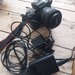 Canon M50 Mk 2 plus lense