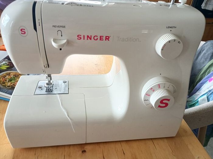 Singer sewing machine and bag