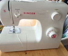 Singer sewing machine and bag