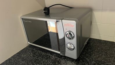 Russell Hobbs 17L 700W Microwave - Silver, Less Than 2 Years Old