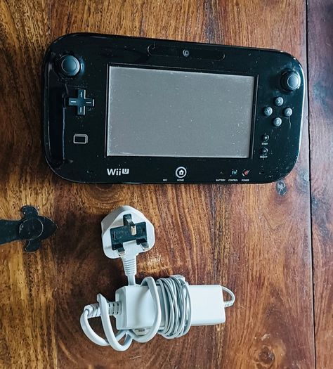Wii U Console, Controllers & 7 Games