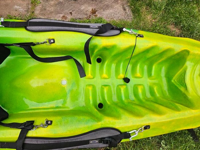 2x Single Kayaks (Sit-on + Sit-in) + 2 Paddles, Spraydeck, Buoyancy Bags, Pump & Universal 2-Kayak Roof Rack