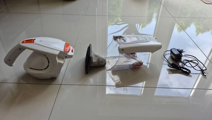 Car handheld vacuum cleaner