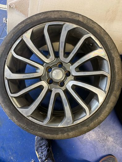 22 inch Range Rover vouge wheels and good tyres