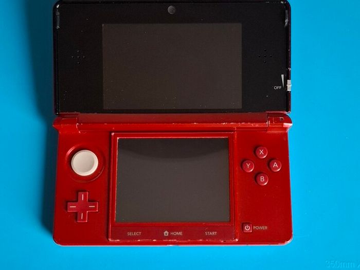 Nintendo 3DS Metallic Red