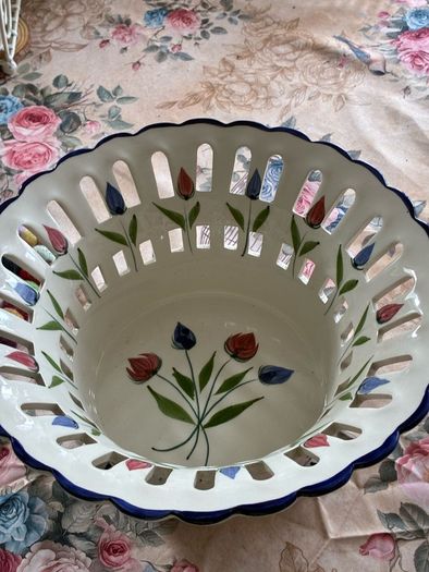 Stunning Vintage Large hand painted centrepiece (RCCL 399)