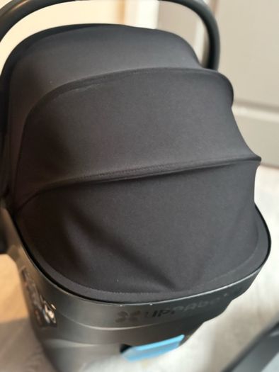 Uppababy Mesa isize Car seat plus base and rain cover
