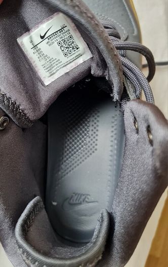 2019 nike court Borough winter Size 6 eu 39 grey In excellent condition