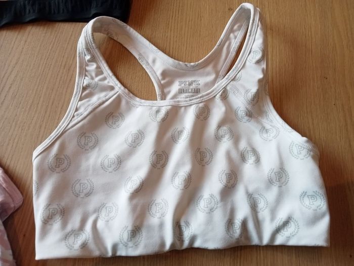 Victoria's Secret Woman's PINK Sport Tops