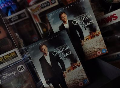 Quantum of Solace ! Two Disk Special Edition ! with Slipcase ! 2008 ! DVD ! James Bond !