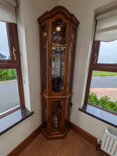 Glass corner display cabinet