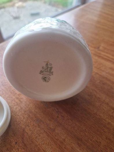 beleek basket weave & shamrock sugar bowl/ jam pot