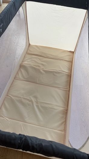 Travel cot, Hauck