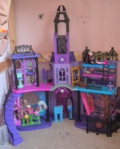 Monster High School + 4 dolls