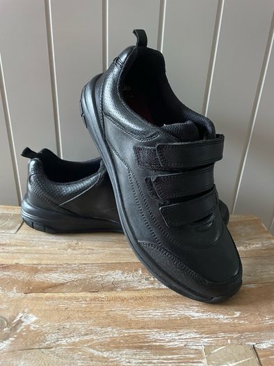 boys shool shoes Clarks black leather 3.5