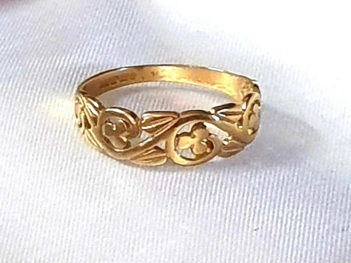 Vintage Hallmarked 9ct Gold 'Clover' Wedding Band